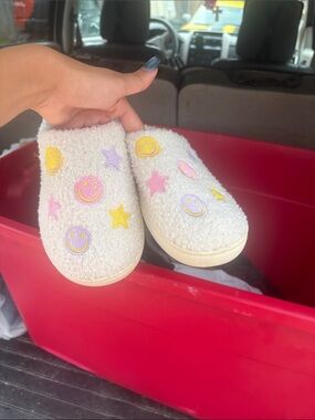 Cozy White Smiley & Star Slip-On Slippers - Women's